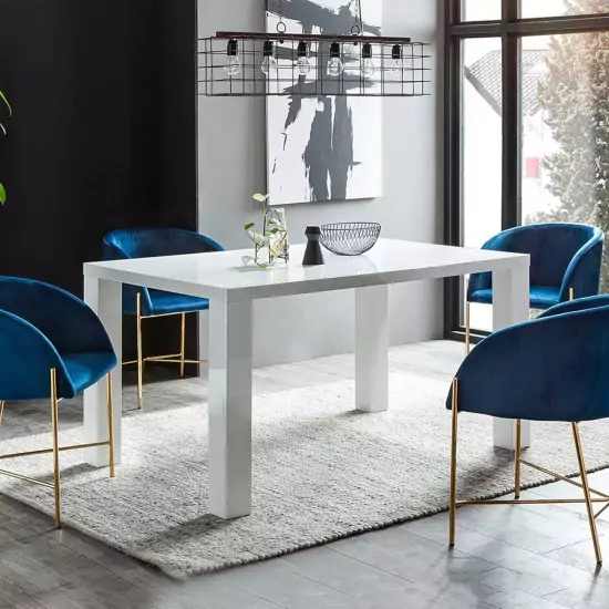 Jedálenský set – stôl a 4 stoličky