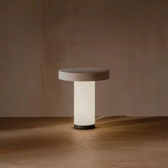 Béžová stolní lampa Soko