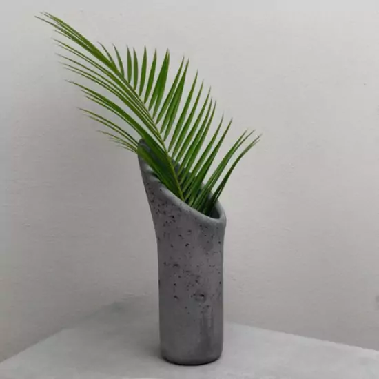 Betónová váza – šedá