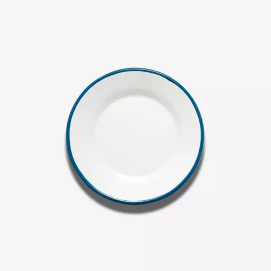 Malý smaltovaný plytký tanier s modrou obrubou