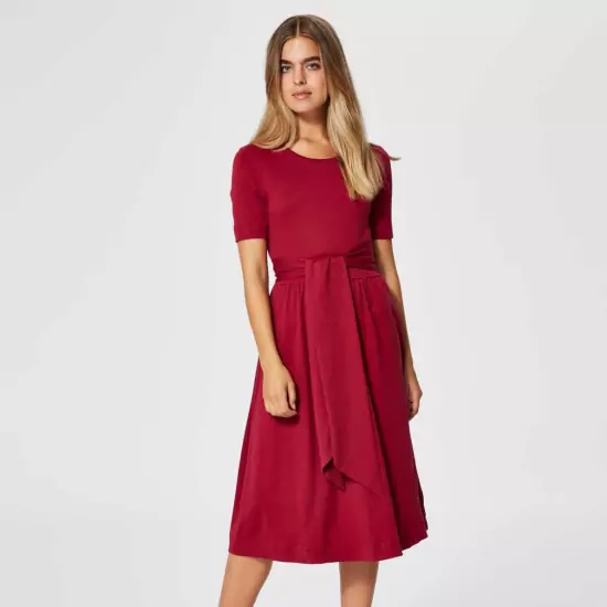 Tmavočervené šaty Fabine