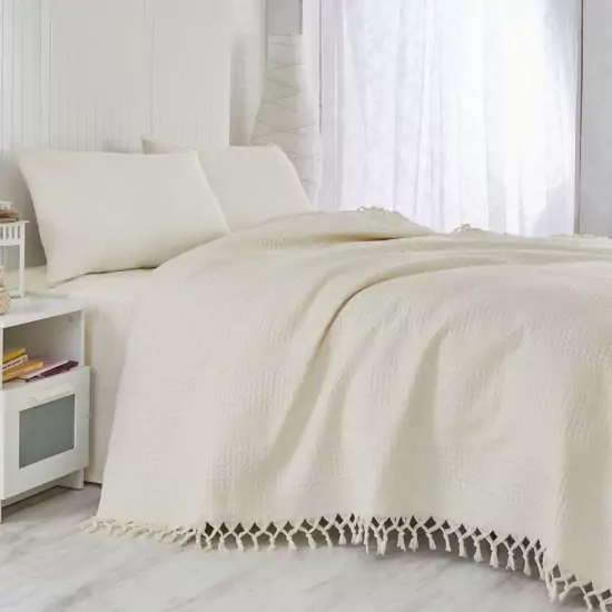 Krémový prehoz na posteľ – 220 × 240 cm