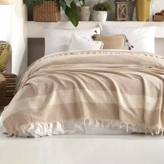 Béžový prehoz na posteľ Seritli – 200 × 230 cm