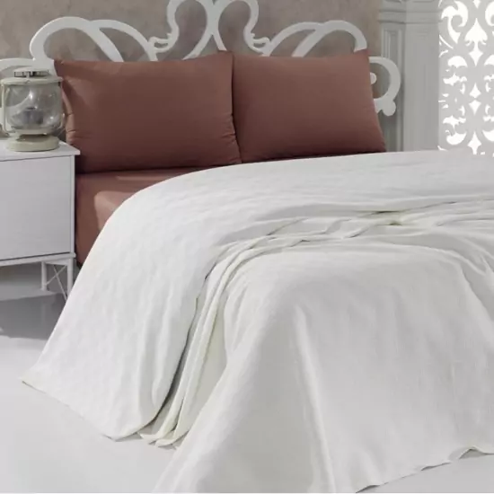 Krémový prehoz na posteľ – 200 × 240 cm