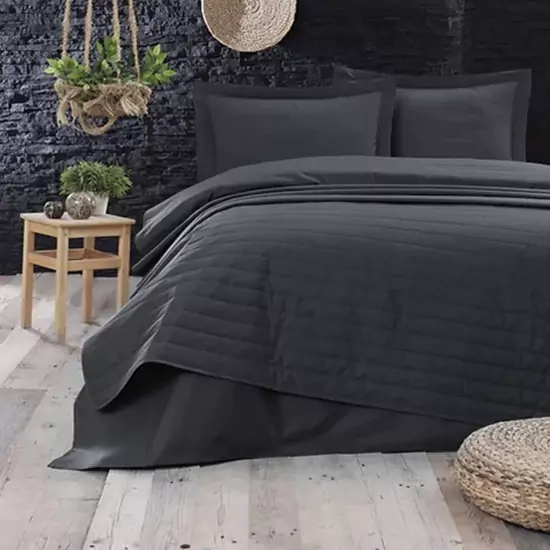 Antracitový prehoz na posteľ Monart – 240 × 220 cm