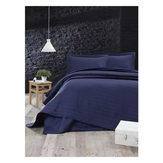 Tmavomodrý prehoz na posteľ Monart – 240 × 220 cm