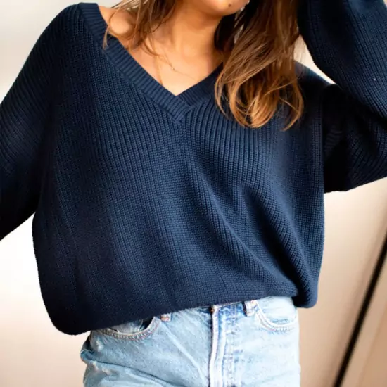 Modrý sveter s výstrihom do V – one size